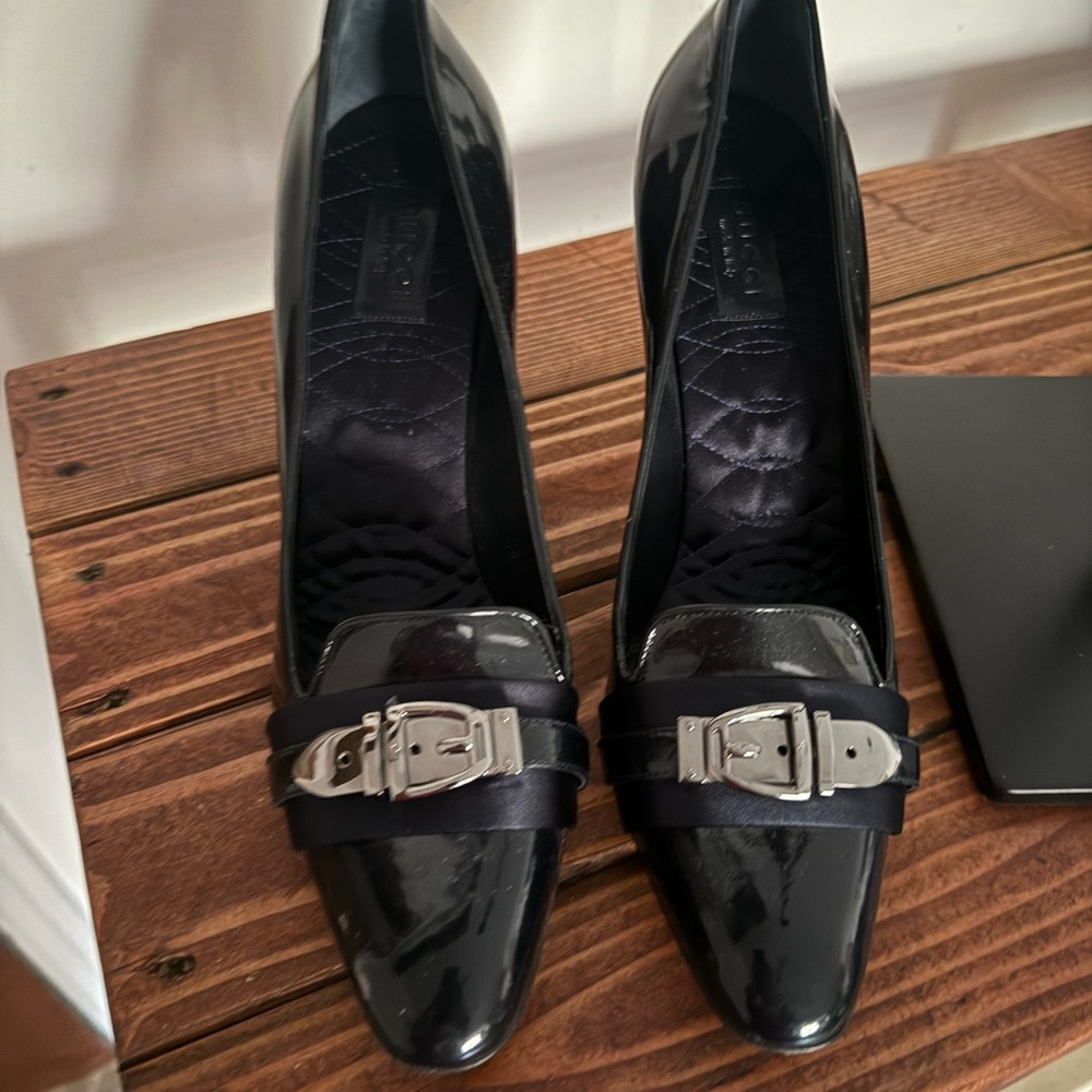 Gucci Elegant Black Women's Shoes with Buckle Detail